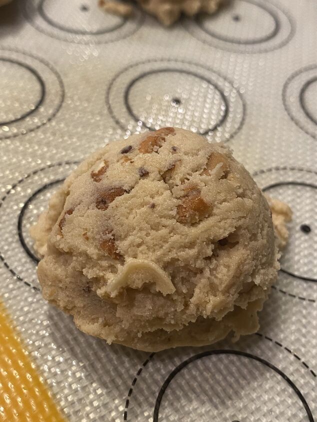 butterscotch chip chocolate chip and pretzel cookies, The perfect scoop