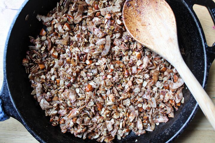 easy 10 minute small batch skillet granola