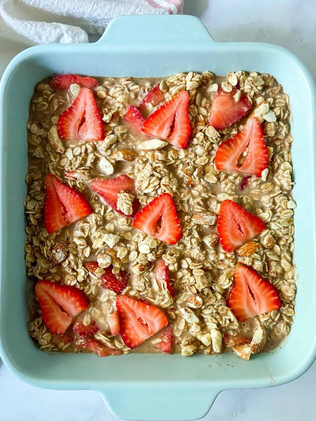 strawberry baked oatmeal, Pour into the prepared baking dish and bake