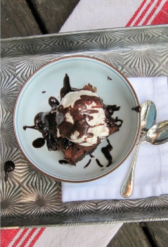 Homemade Hot Fudge Sauce | Foodtalk