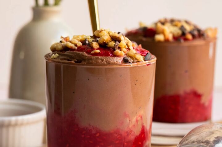 healthy chocolate mousse with raspberry jam