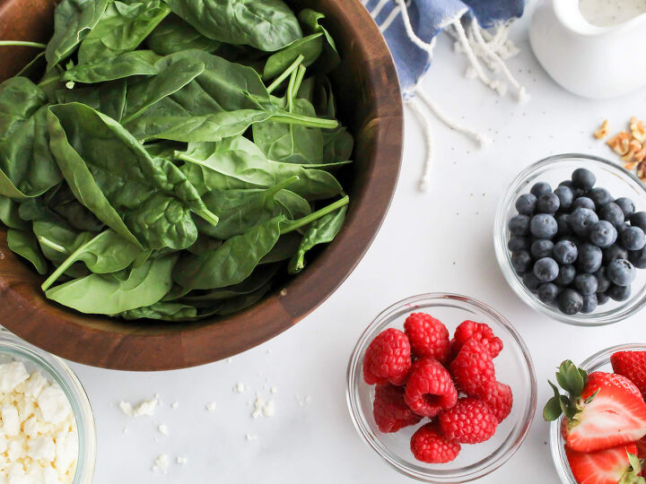 summer berry spinach salad with poppy seed dressing