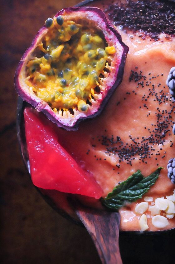 watermelon papaya smoothie bowl vegan