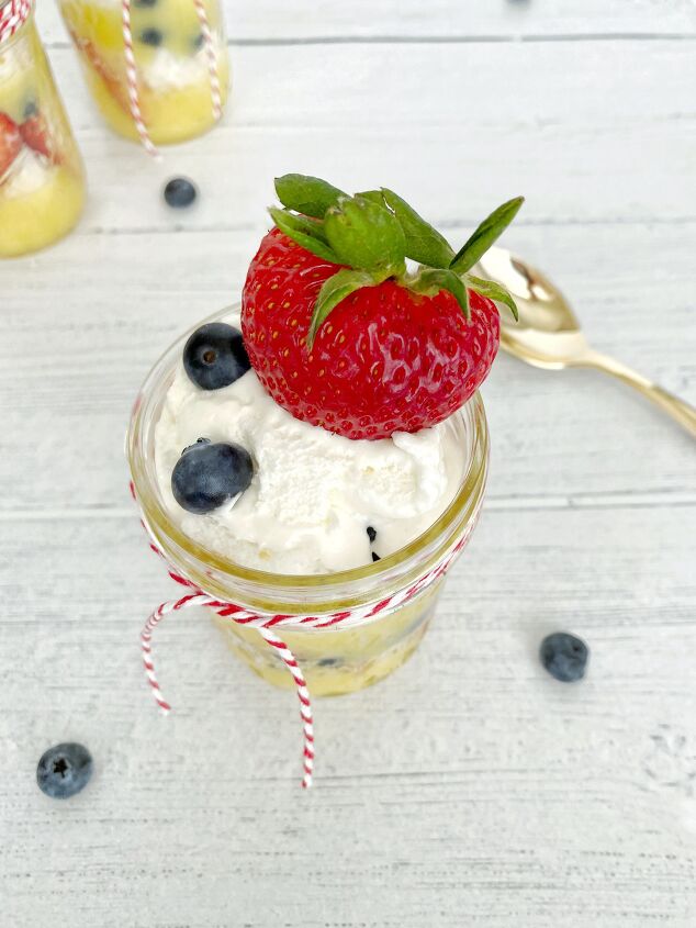summer berry trifle dessert