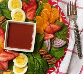 The homemade strawberry vinaigrette makes this simple & nutritious salad something extra special