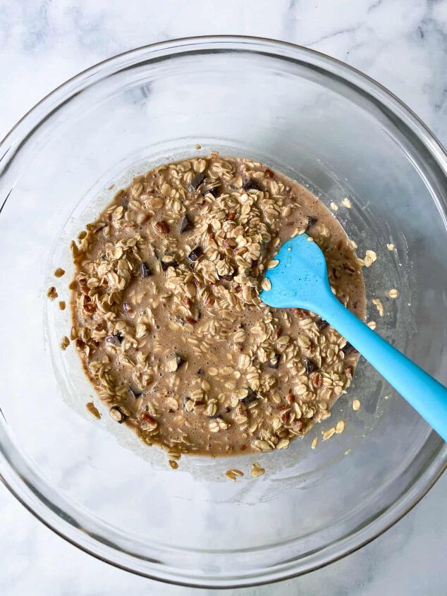 protein baked oatmeal with chocolate chunks, Mix the wet ingredients into the dry