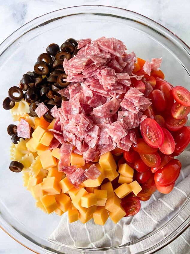easy italian pasta salad with italian dressing, Combine pasta salami cheese bell pepper tomatoes and olives