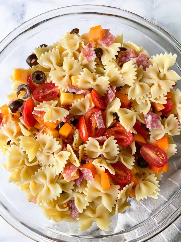 easy italian pasta salad with italian dressing, Toss until combined