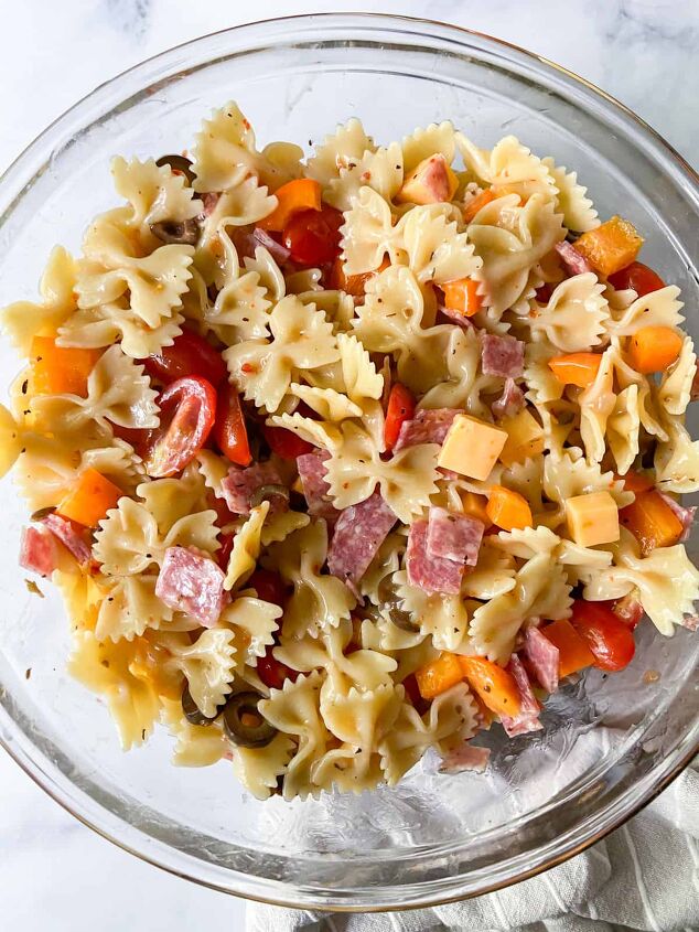 easy italian pasta salad with italian dressing, Add Italian dressing and toss until everything is coated