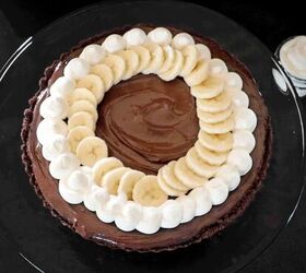rich chocolate banana cream pie, Decorated and Ready to Eat