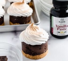 Mini S’mores Cheesecakes With Vanilla Bean Marshmallow Creme