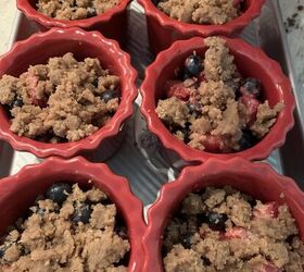 Yummy and Healthy Berry Crumble