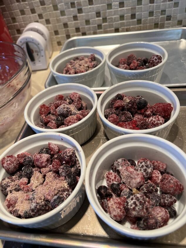 yummy and healthy berry crumble