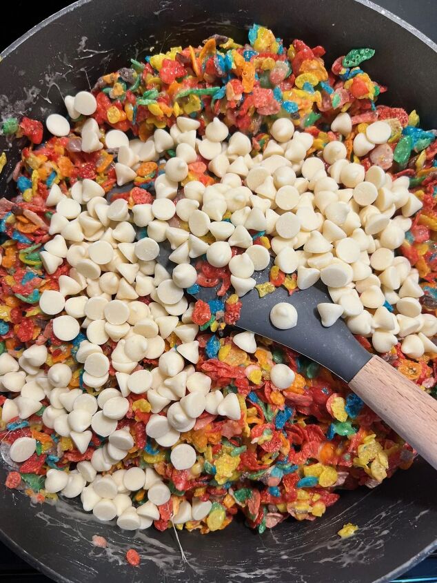 quick and fun fruity pebble and white chocolate treats