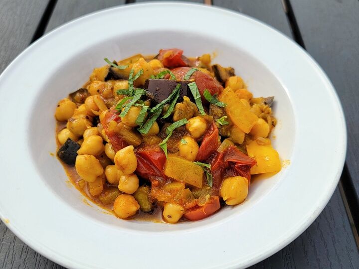 chickpeas stew with eggplant