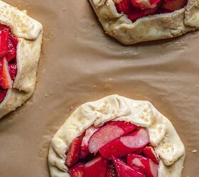 strawberry rhubarb tartlets, Top the pie crust with coarse sugar then bake
