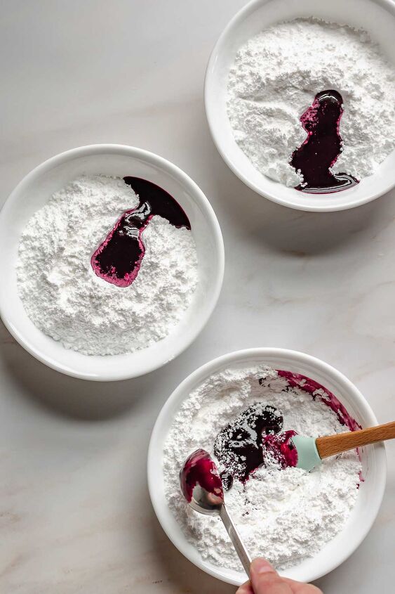 easy blueberry glaze for desserts, Add blueberry puree to powdered sugar then add water milk or cream