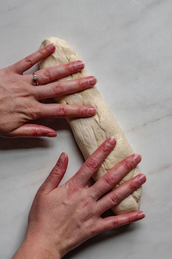 crab pretzel, Gently roll out the dough