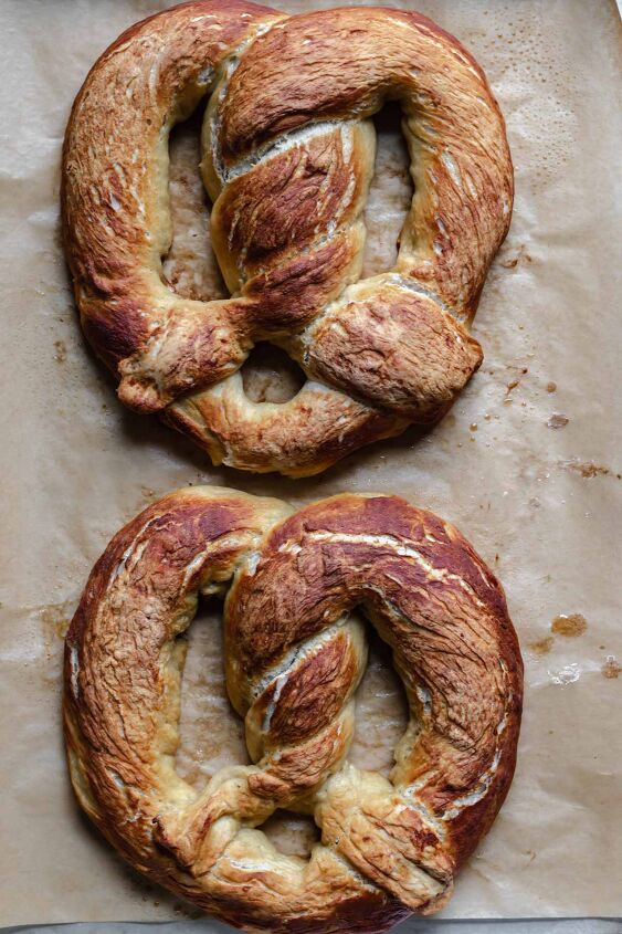 crab pretzel, Bake until golden