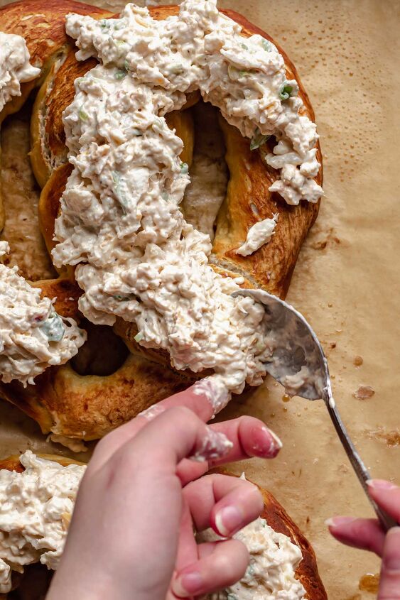 crab pretzel, Add the crab dip on in heaping mounds