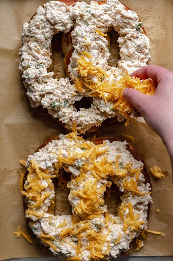 crab pretzel, Top with shredded cheddar cheese