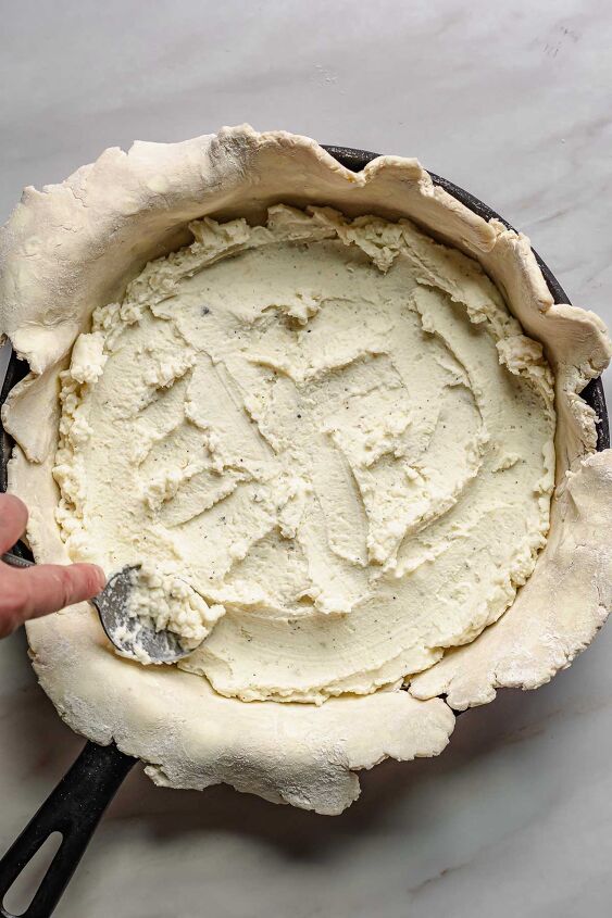 mushroom caramelized onion and potato tart, Spread the mashed potatoes into the pie dough