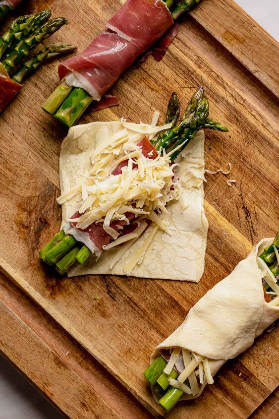 prosciutto asparagus puff pastry bundles, Add the prosciutto asparagus bundle to the puff pastry and top with cheese