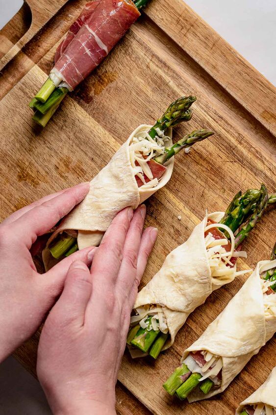prosciutto asparagus puff pastry bundles, Wrap the edges of the puff pastry and press to seal
