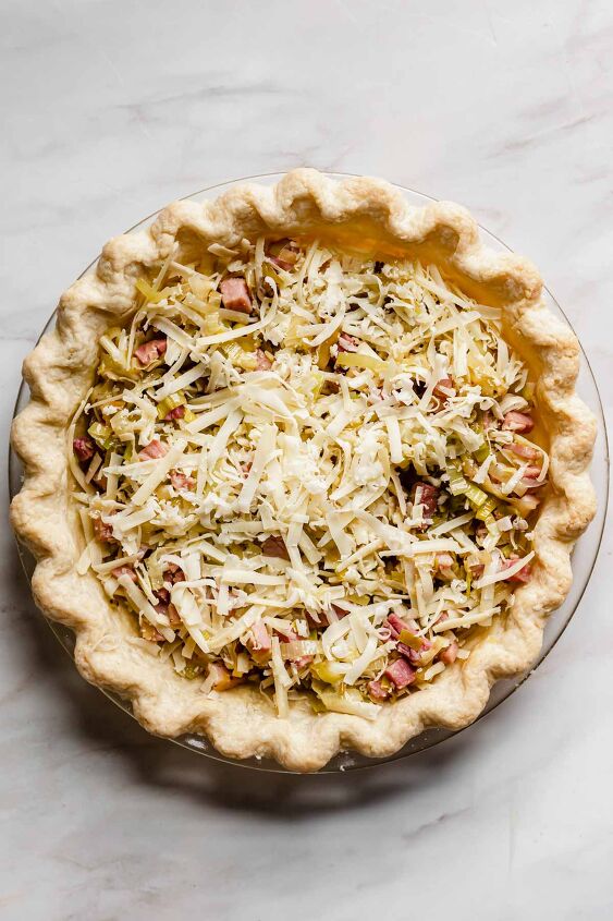 ham and swiss quiche with frozen or homemade crust, Ham cheese and leeks in the pie crust