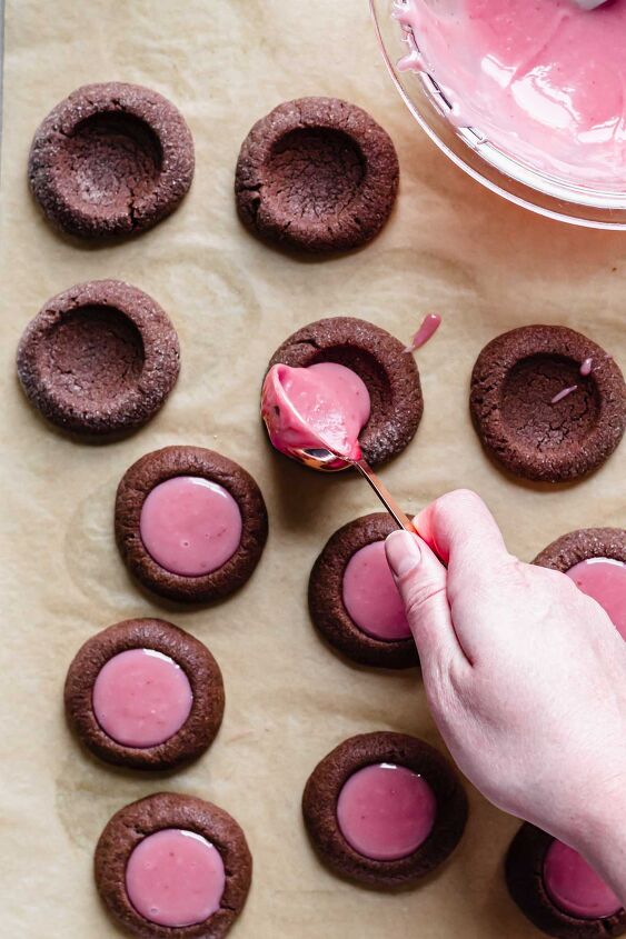 strawberry chocolate thumbprint cookies, Spoon in the strawberry white chocolate ganache