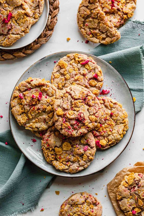corn flake cereal cookies with freeze dried strawberries