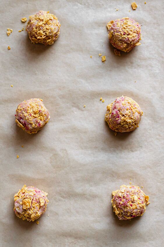 corn flake cereal cookies with freeze dried strawberries, Cereal cookies ready to bake
