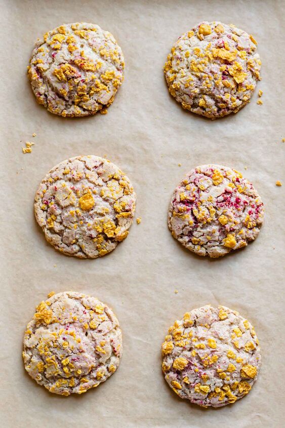 corn flake cereal cookies with freeze dried strawberries, Post bake corn flake cereal cookies