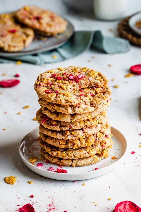 corn flake cereal cookies with freeze dried strawberries
