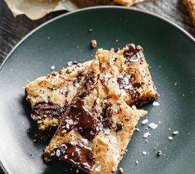 chewy browned butter blondies with chocolate chips