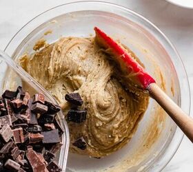 chewy browned butter blondies with chocolate chips, Adding chocolate to the blondie batter