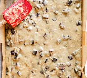 chewy browned butter blondies with chocolate chips, Batter ready to be baked