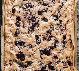 chewy browned butter blondies with chocolate chips