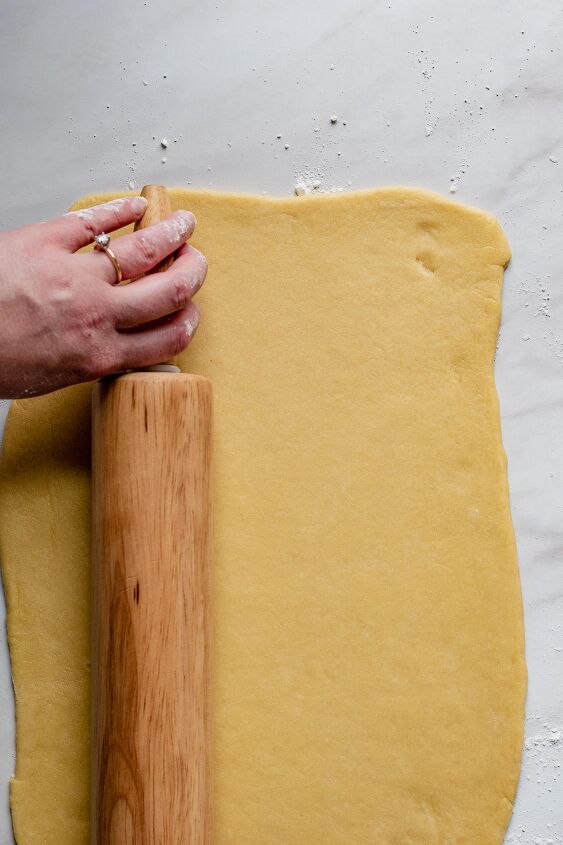 pistachio babka, Roll out the dough to a 10x14 inch rectangle