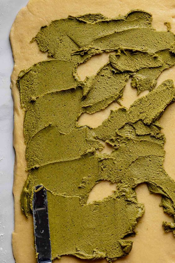 pistachio babka, Spread the filling over the dough in an even layer
