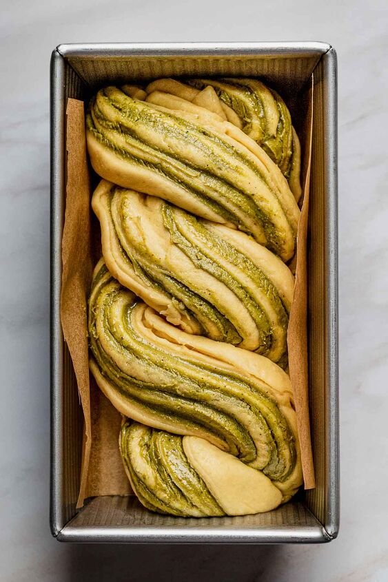 pistachio babka, Allow the dough to rise in a warm area and fill out the pan