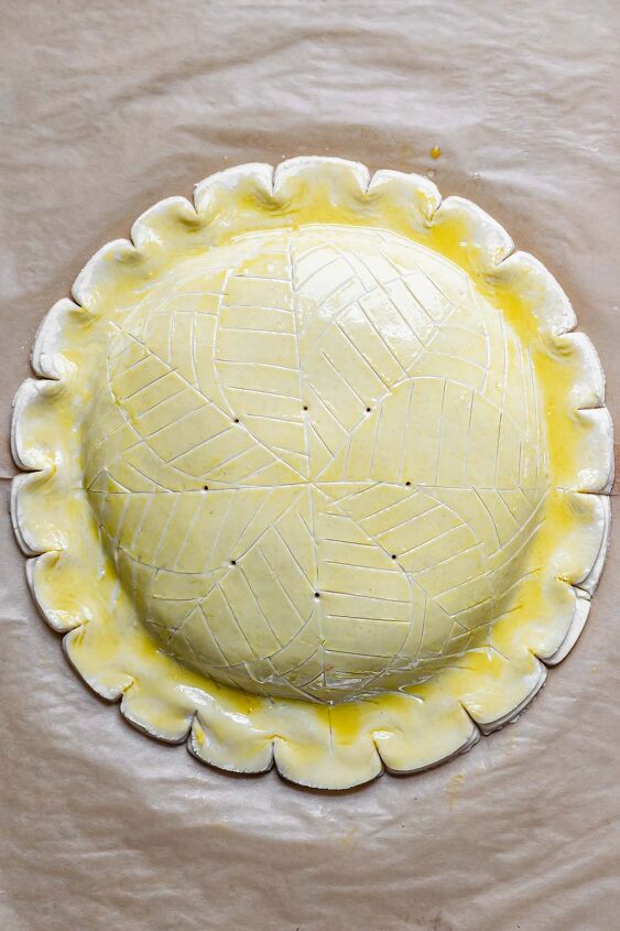 galette des rois french king cake with rough puff pastry, Score a design and pierce holes for steam to release