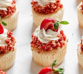 Strawberry Crunch Cupcakes With Strawberry Filling