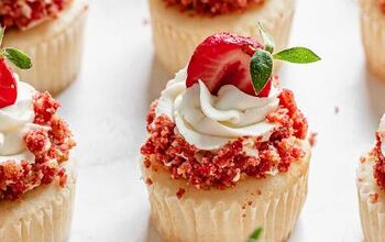 Strawberry Crunch Cupcakes With Strawberry Filling