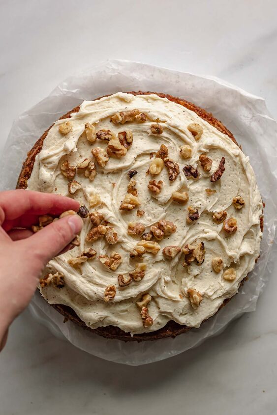 carrot snack cake with cream cheese frosting, Add toasted walnuts for garnish