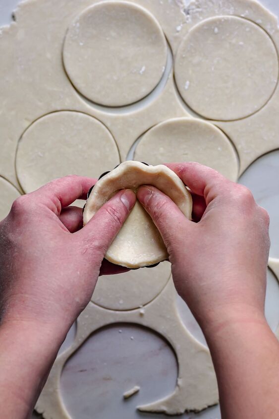 mini lemon meringue tarts, Add the pieces of dough to the tartlet pans