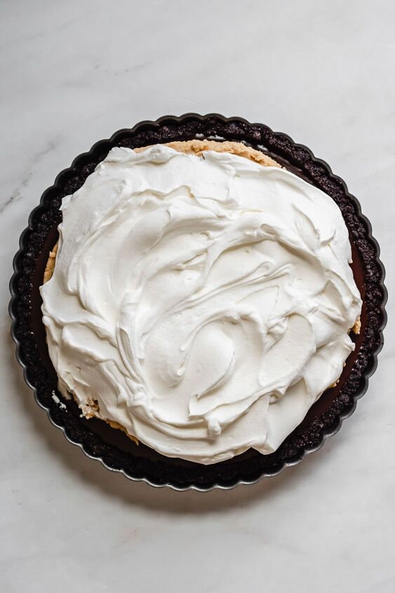 chocolate peanut butter tart, Spread the whipped cream evenly