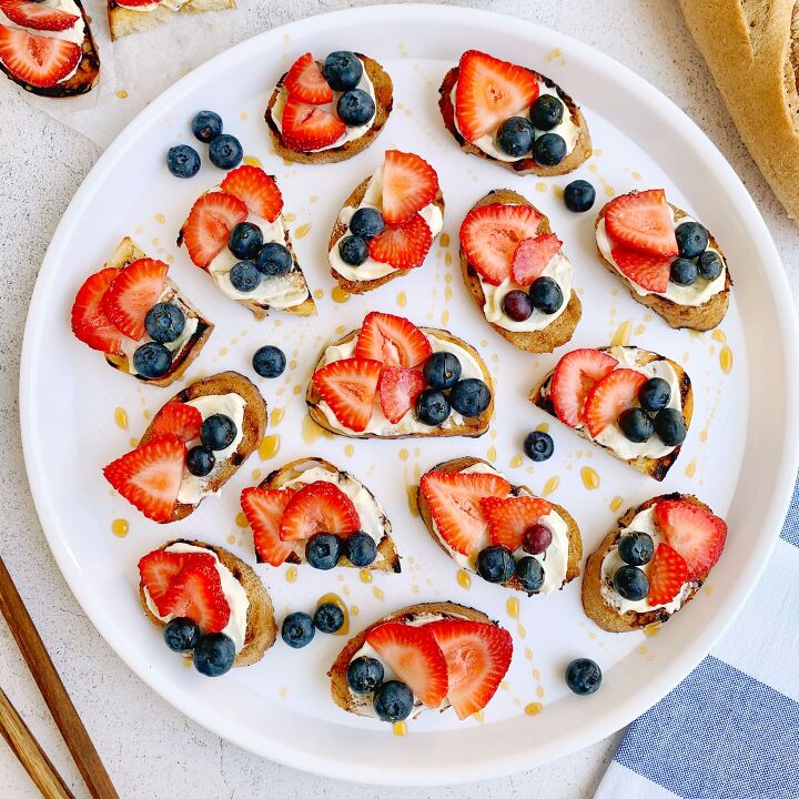 berry crostini with whipped crostini