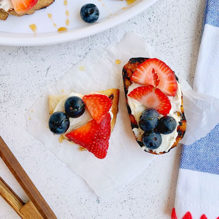 berry crostini with whipped crostini