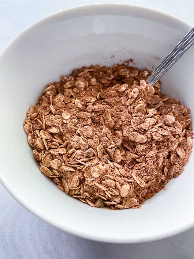 Mix the oats cocoa powder peanut butter powder and chocolate chips together